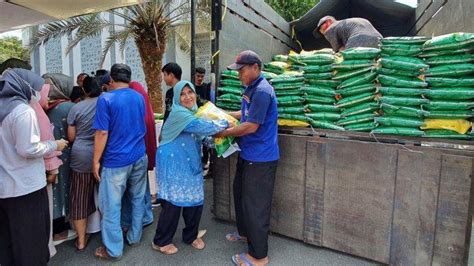 Warga Majalengka Senang Beli Beras Murah Di Operasi Pasar Meski