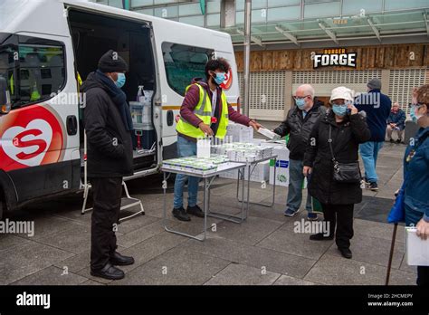 Slough berkshire Großbritannien 30th Dezember 2021 NHS Test and