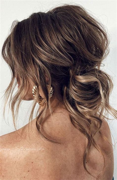 32 Classy Pretty And Modern Messy Hair Looks Effortless Modern Messy Updo Messy Hair Look