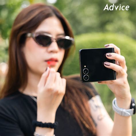 AdviceClub - จากมือถือสู่พร็อพถ่ายรูปสุดชิค 📸💅 Galaxy Z... | Facebook