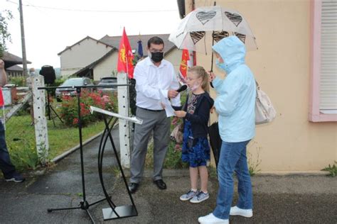 Eure Une Plaque En Hommage L Instituteur Henri Bernard Au Val D Hazey