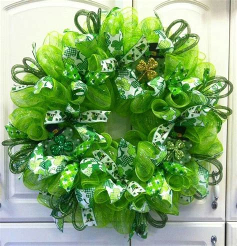 Pin By Amy Barrio On Wreaths In Deco Mesh Wreaths St Patrick S