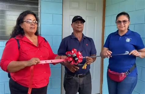 Entregan viviendas de interés social a familias del municipio Dolores