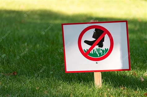 Premium Photo Prohibition Sign Do Not Walk On Lawns Do Not Step On Grass Sign Prohibiting