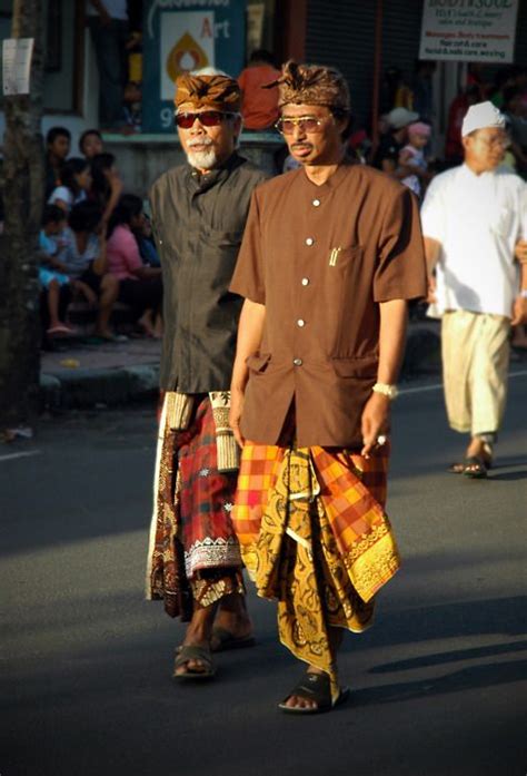 Ubud Street Style Bali Indonesia 2008 Batik Fashion Traditional