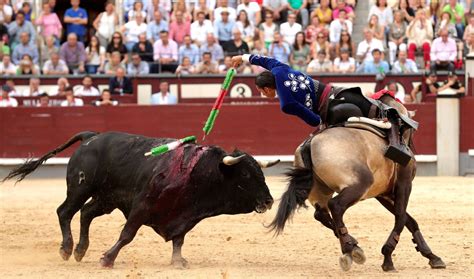 Del Toro Al Infinito Feria De San Isidro ‘nazarí Un Alboroto Por