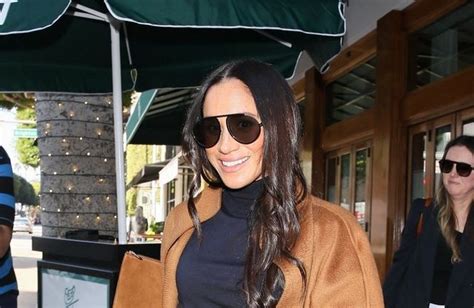 Meghan Markle prouve quune robe quiet luxury peut être sensuelle Elle