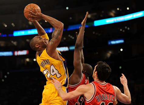 Wallpaper Kobe Bryant Shooting Free Throw - Kobe Bryant Stock Pictures