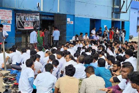 child death neglect cry spurs clash  raiganj government medical