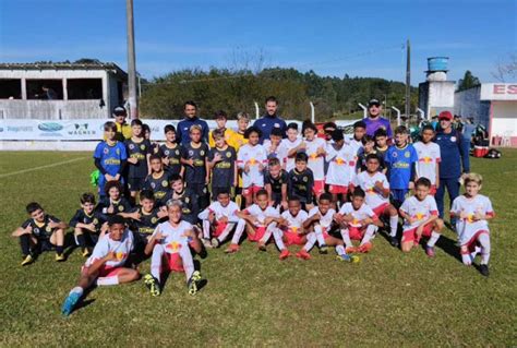 Equipe Jaraguaense Fica No Top 10 De Renomado Torneio De Futebol De Base