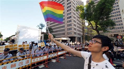 Taiwan Debates Same Sex Marriage DW 05 16 2017