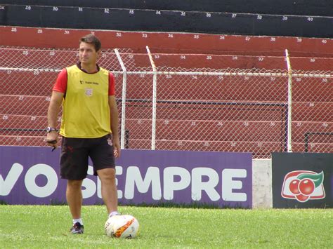 Ex Lateral Do Corinthians T Cnico Giba Morre Em S O Paulo Aos Anos