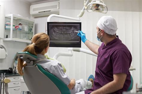 Le Dentiste Explique Sur Un Orthopantomogramme Num Rique Rayons X Le