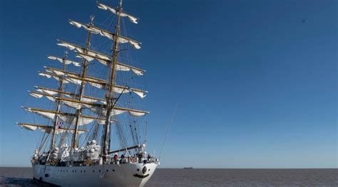 La Fragata Libertad Ya Est En Puerto Belgrano Para Su Mantenimiento De