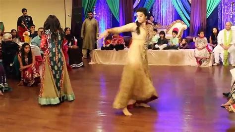 Pakistani Wedding Mehndi Night Best Dance On Mehndi Taan Sajdi Full Hd Video