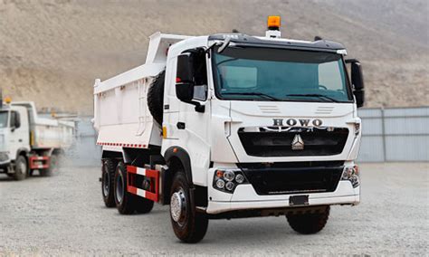 Volquete HOWO T7H 440 HP Sinotruk Howo