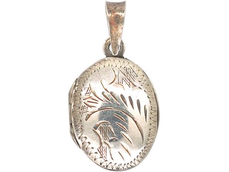 Small Silver Oval Locket (859P) | The Antique Jewellery Company