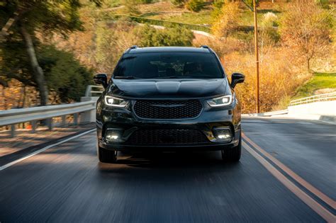 Chrysler Pacifica Debuts With Fresh Looks Awd New U Connect And