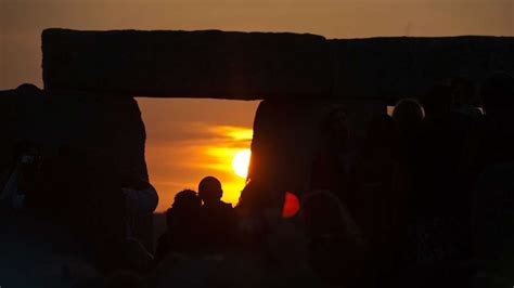 Bilder 36 000 Menschen Feiern Sonnenwende In Stonehenge