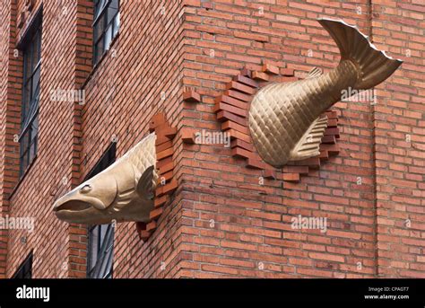 Salmon Sculpture Portland Oregon Stock Photo Alamy