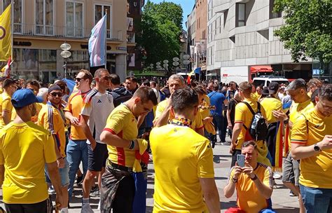 Zeci De Mii De Rom Ni Au Luat Cu Asalt Pia A Marienplatz Din Munchen