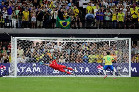 Copa America LUruguay Batte Il Brasile Ai Rigori E Vola In Semifinale