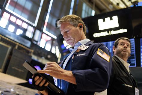 Wall Street Cierra En Verde Y El Dow Gana Un A La Espera De Los