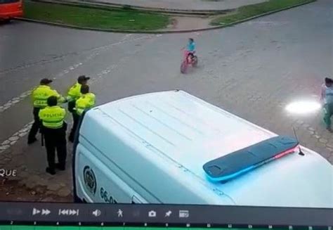 Video Ni A Pierde El Control En Su Bicicleta Y Atropella A Polic A