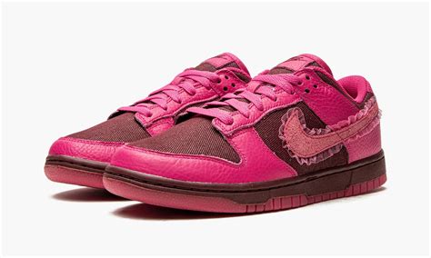 Dunk Low Wmns Valentines Day In 2022 Nike Dunks Classic Sneakers Nike Brand