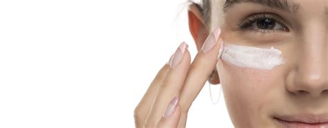 วิธีแก้รอยตีนกาเลือนหาย ดูเยาว์วัยขึ้นกว่าเดิม | NIVEA - นีเวีย