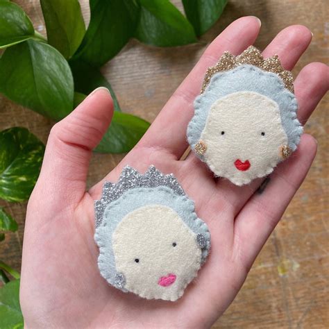 Felt Queen Brooch Keepsake Hrh Queen Elizabeth Ii Plush Etsy