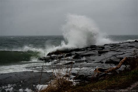 Huge Waves On Lake Superior Videos Days Of Birds