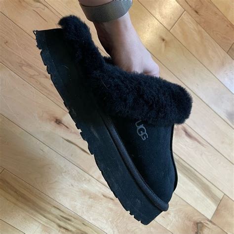 UGG Disquette Slippers Black size 8 | Black uggs, Slippers outfit, Slipper outfit