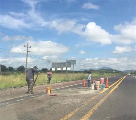 Viven Unas 10 Familias De Tierra Caliente Del Bacheo De Carreteras En