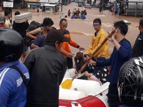 Hujan Deras 11 Kecamatan Di Kota Bekasi Terendam Banjir