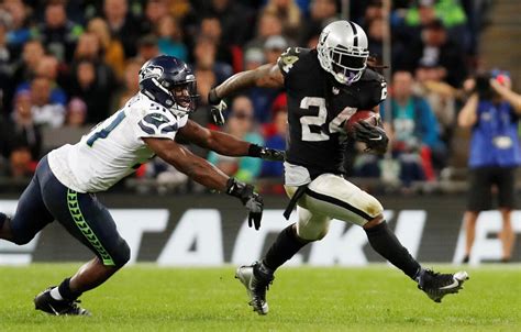 NFL: Seahawks, Niners rivalry game gets dose of Marshawn mania – Metro US