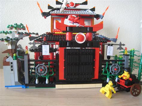 Lego R us: Lego Ninjago Temple - Japanese Garden