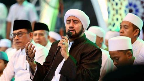 Lirik Sholatun Bissalamil Mubin - Habib Syech Lengkap Arab, Latin dan Terjemahan - Surya.co.id