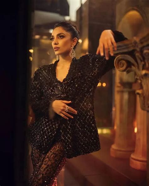 Sobhita Dhulipalas Stylish Avatar Make Heads Turn Sobhita Dhulipala