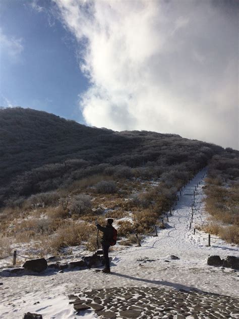 冬の九重連山☃️牧ノ戸峠から御池と中岳 九重山（久住山）・大船山・星生山の写真8枚目 雲よなくなれー Yamap ヤマップ