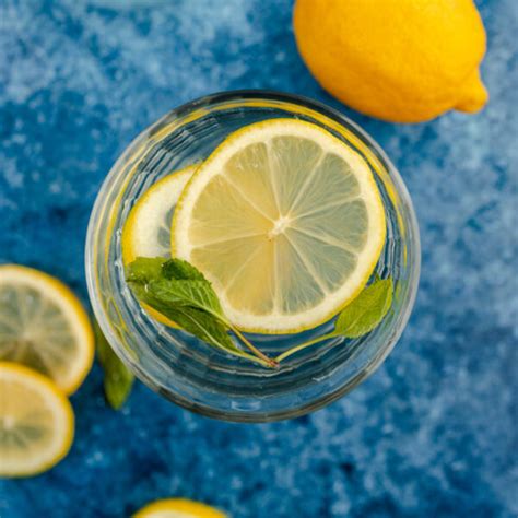 Lemon Water (Easy 5-Minute Recipe) - Raepublic