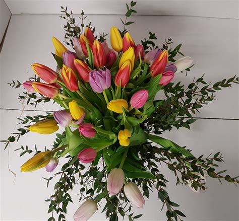 Bouquet tulipe mixte eucalyptus Floréal