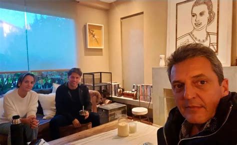 Después Del Acto Con Wado De Pedro Sergio Massa Compartió Una Foto Con Kicillof Que Alimenta El