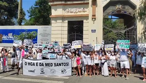 Estudantes De Medicina Protestam Contra Ruptura De V Nculo Hospital