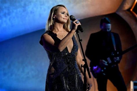 Miranda Lambert Sparkles With Elegant Performance Of Bluebird At 2021 Grammys Country Now