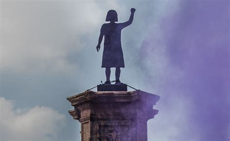 A un año de su inauguración colocan ofrenda en Glorieta de Las Mujeres