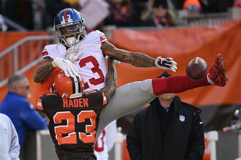 Odell Beckham Jr Injures His Thumb In Giants Vs Browns Odell Beckham