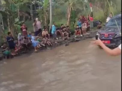 Viral Video Mobil Pejabat Di Bengkulu Tak Berhenti Saat Lintasi Jalan