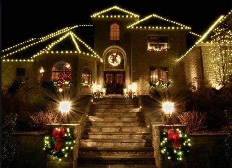 Pin By Jen Hartnett On Holiday Homes Christmas Lights Holiday Lights