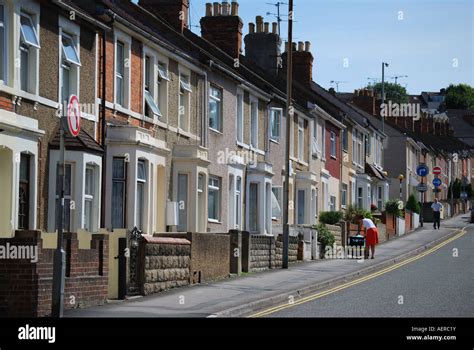 Victorian terraced houses, Deacon Street, Swindon, Wiltshire, England ...